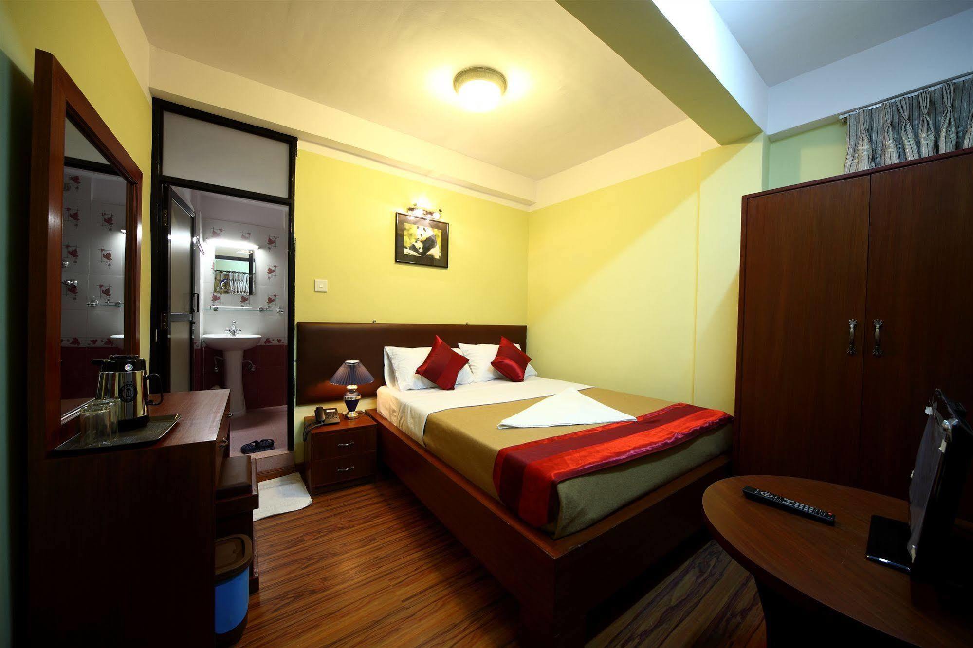 New Hotel Panda Kathmandu Buitenkant foto