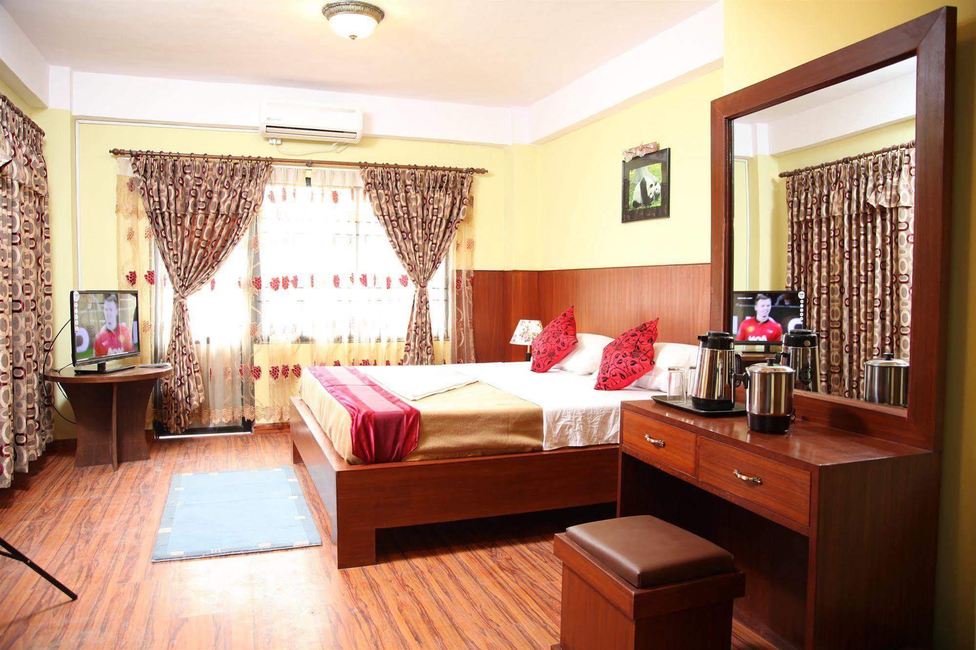 New Hotel Panda Kathmandu Buitenkant foto
