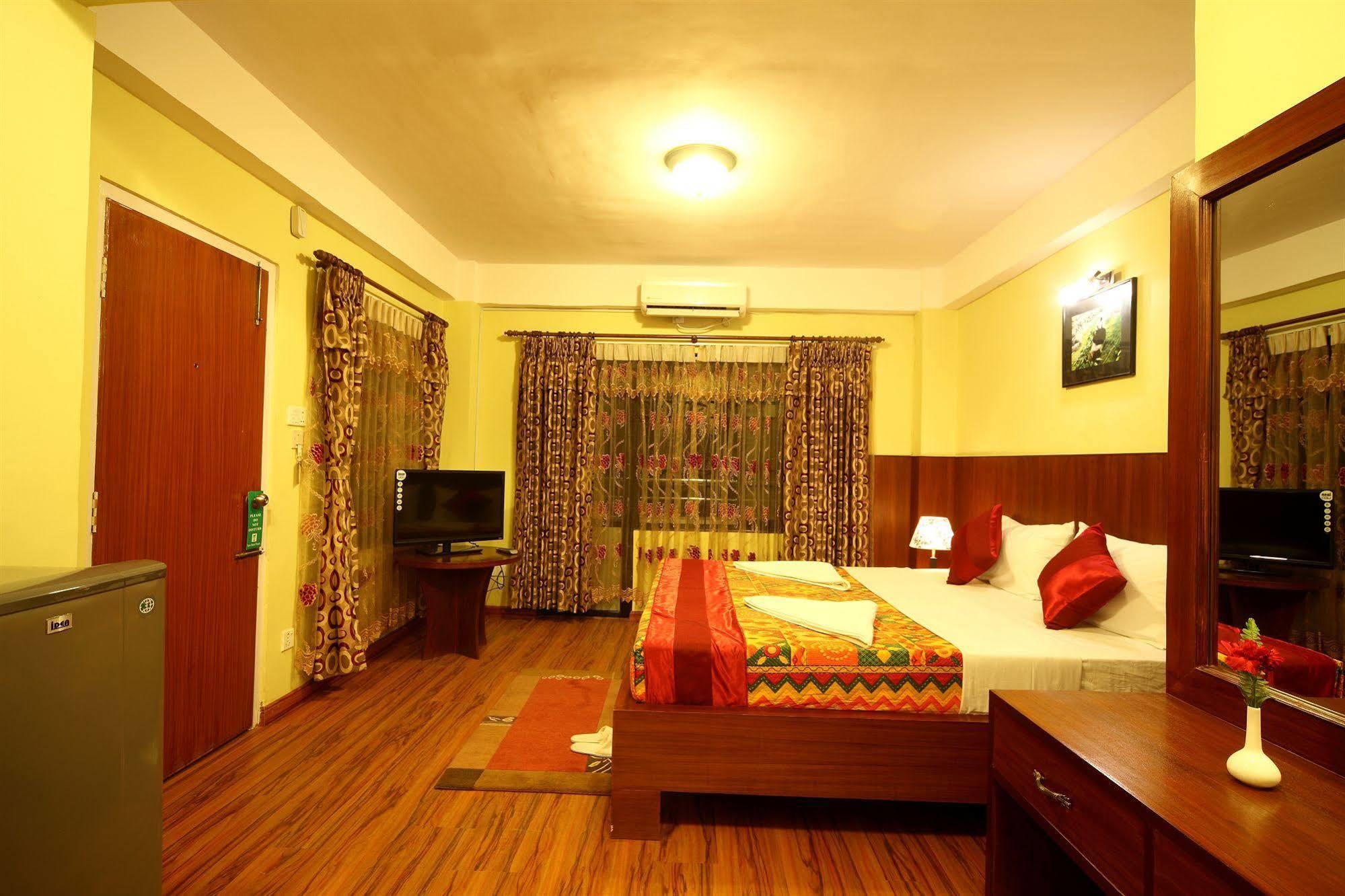 New Hotel Panda Kathmandu Buitenkant foto
